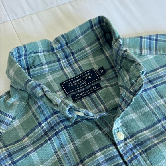 Vineyard Vines - Fall 2022 Collection - green plaid, Men’s Medium Button Down - Picture 3 of 4